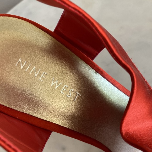 NEW NINE WEST Slingback Peep Toe Satin Heeled Sandals Size 7 1/2 M ❤️ - Picture 11 of 17